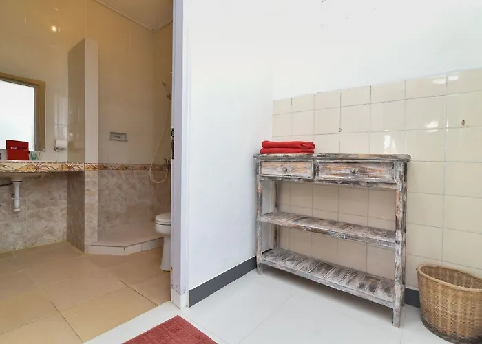 Guest house Reddoorz Near Tanjung Benoa 2*