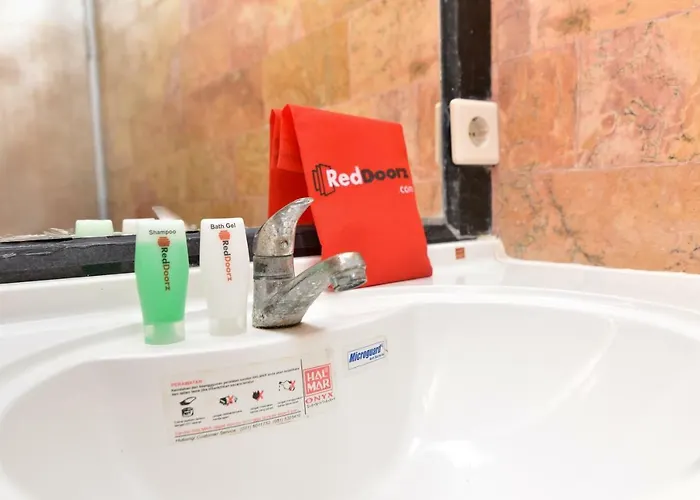 Guest house Reddoorz Near Tanjung Benoa 2*